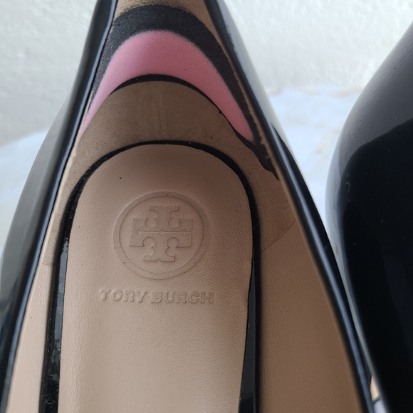 TORY BURCH Raleigh Patent Logo Pump, Black - Picture 8 of 9